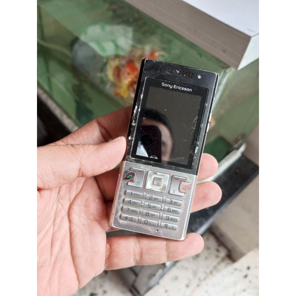 Sony Ericsson t700 bahan bangunan