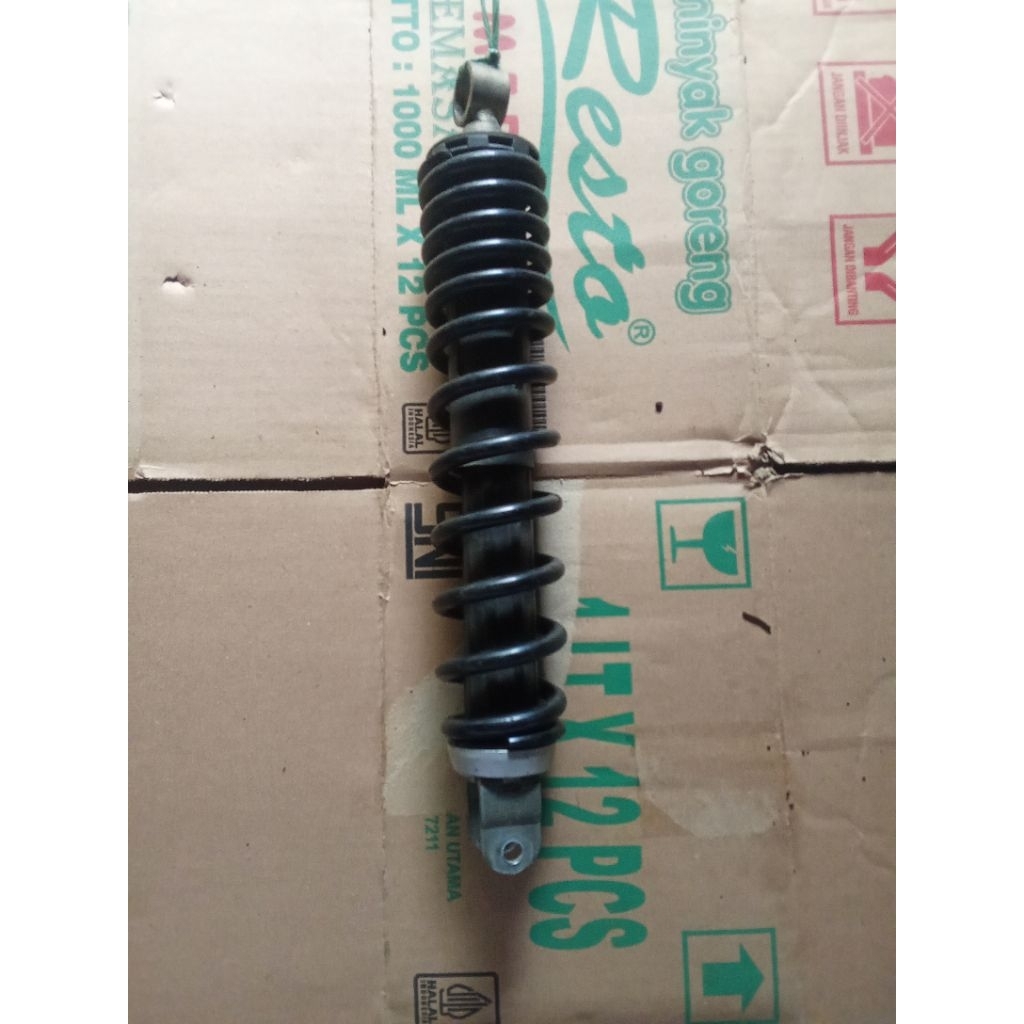 Shok belakang Vario 150 di jamin original cabutan