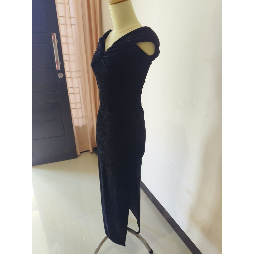 (preloved) long dress gaun malam black sabrina