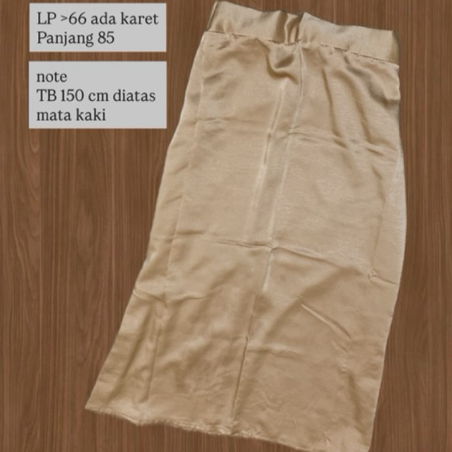 Preloved satin skirt rose gold