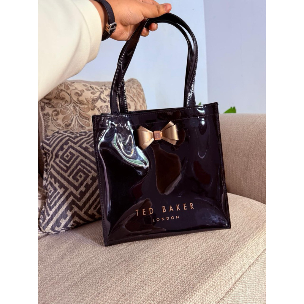 tas ted baker