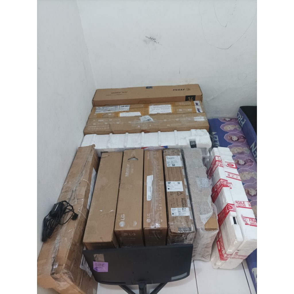 Jual 8 Pcs Monitor Random Kondisi rata rata Retak atau pecah layar