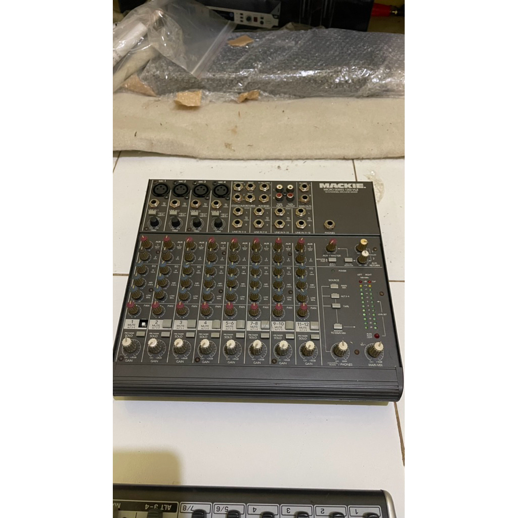 MIXER MACKIE 1202vlz
