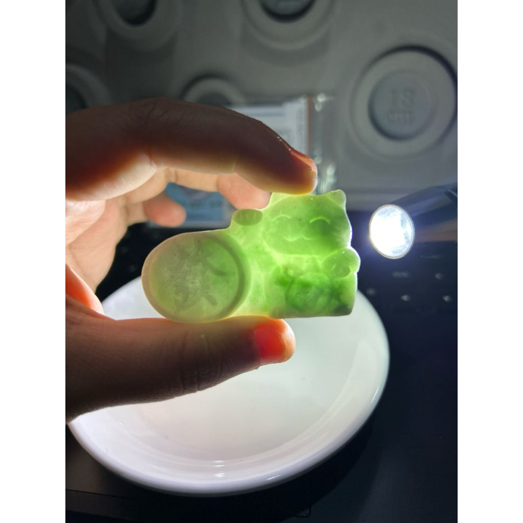 Pajangan Giok Burma Jade Apple Green Lucky Cat Bersertifikat Grade A 100% Giok Asli