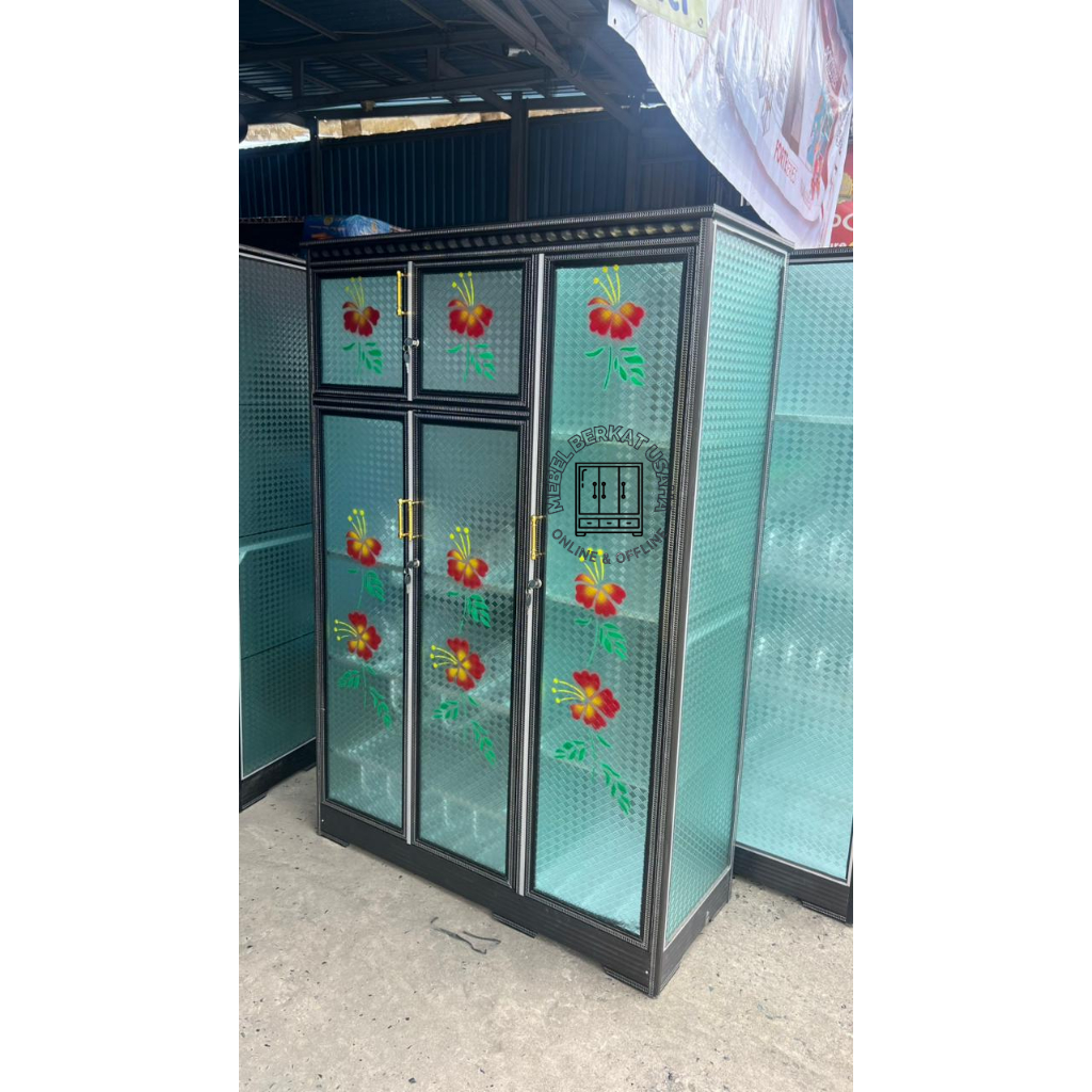 Lemari Rak Piring Kaca Motif Bunga 5 Pintu Banjarmasin