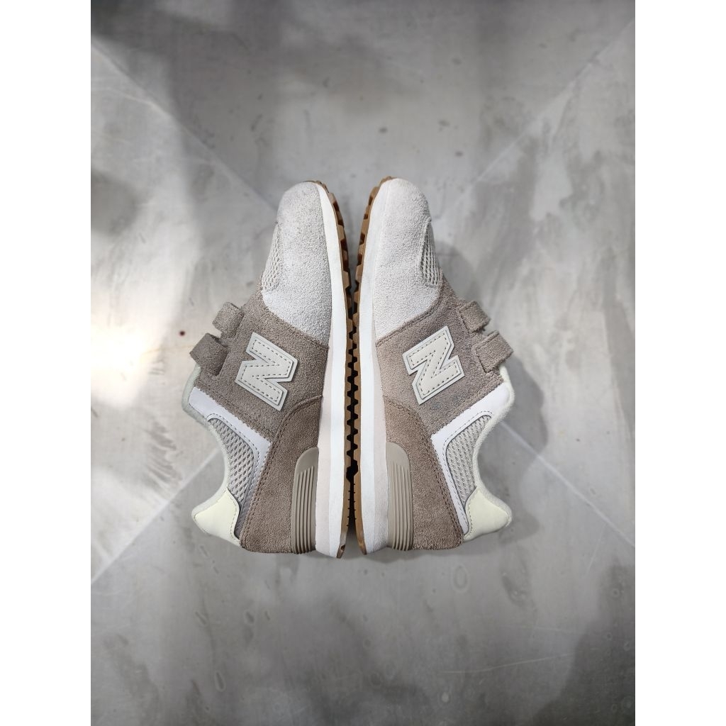 Preloved New Balance 574 Kids size 35 Eu