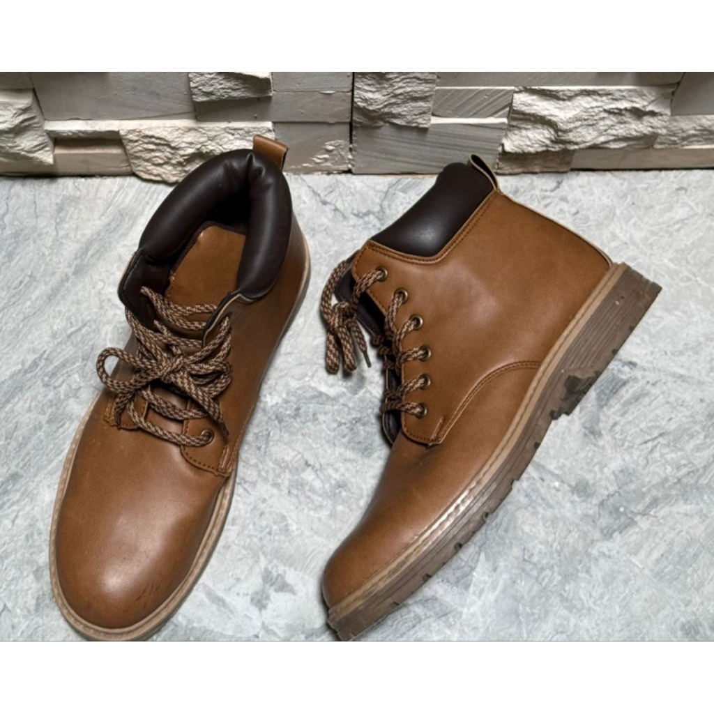 SEPATU BOOT RENDAH LC WAIKIKI