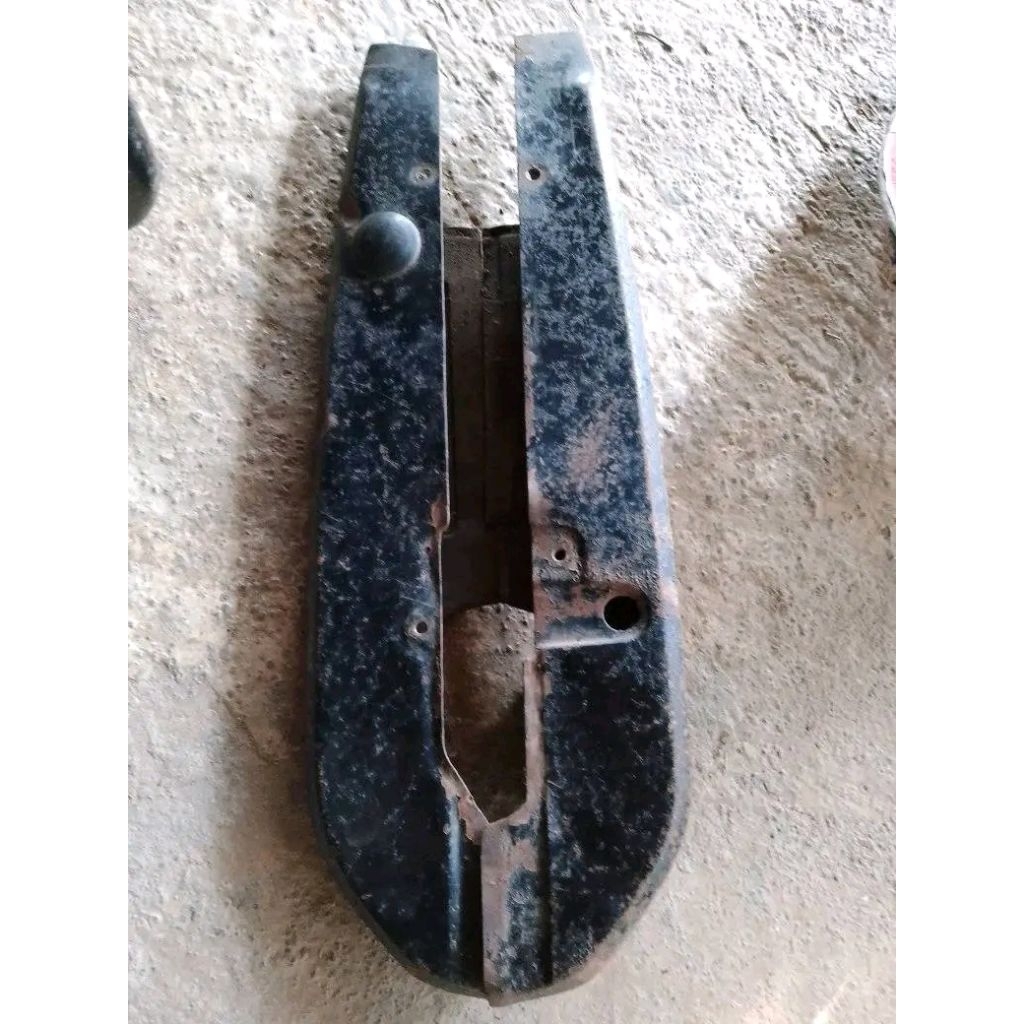 keteng ketengkas tutup rantai rante Suzuki rc 100 suzuki bravo original copotan