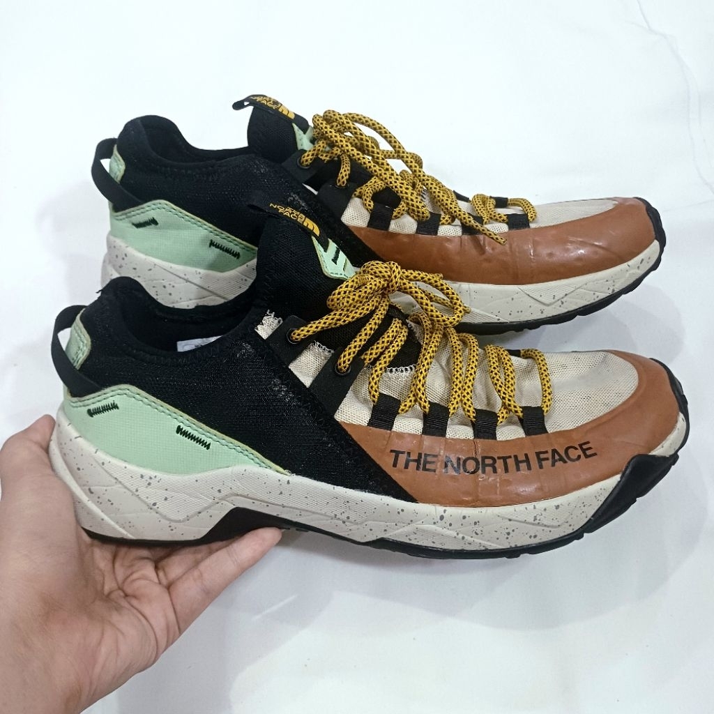 The North Face Trail Escape Edge Shoes in Black, Pastel Green, Brown | Sepatu Sneakers Sports Sport 