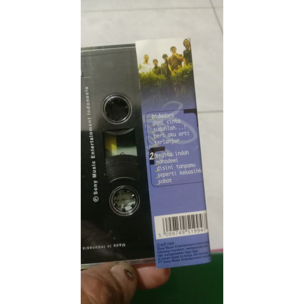 kaset pita padi lain dunia