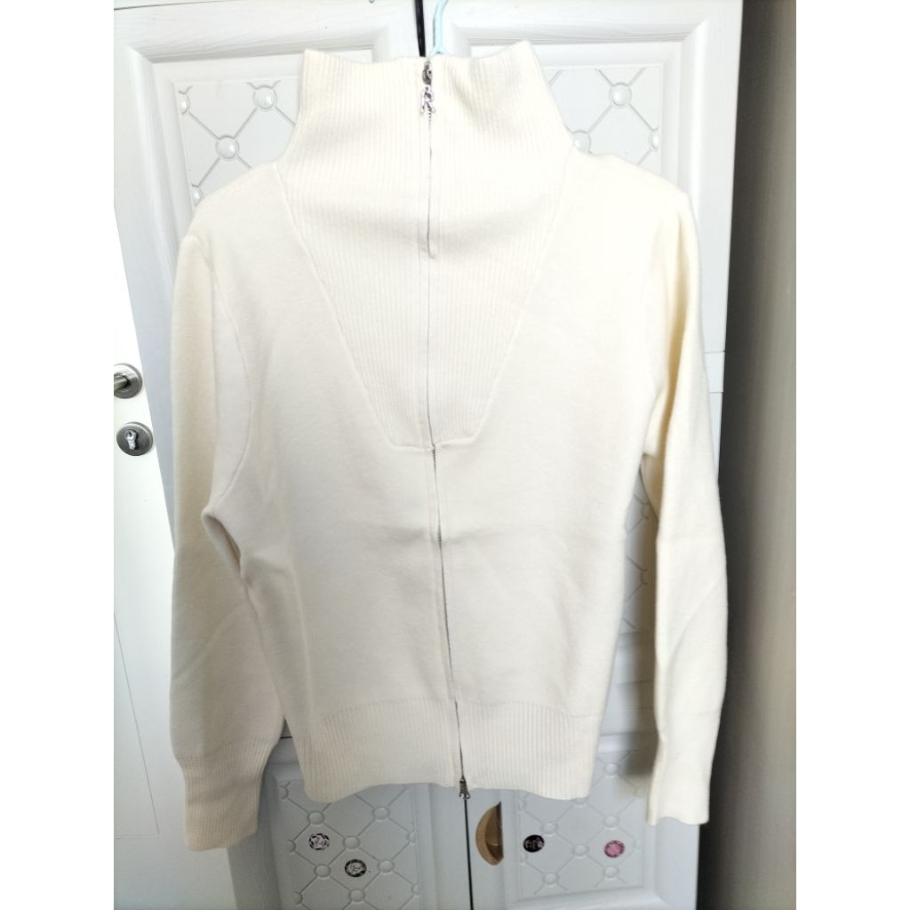 sweater / cardigan putih bahan rajut tebal halus