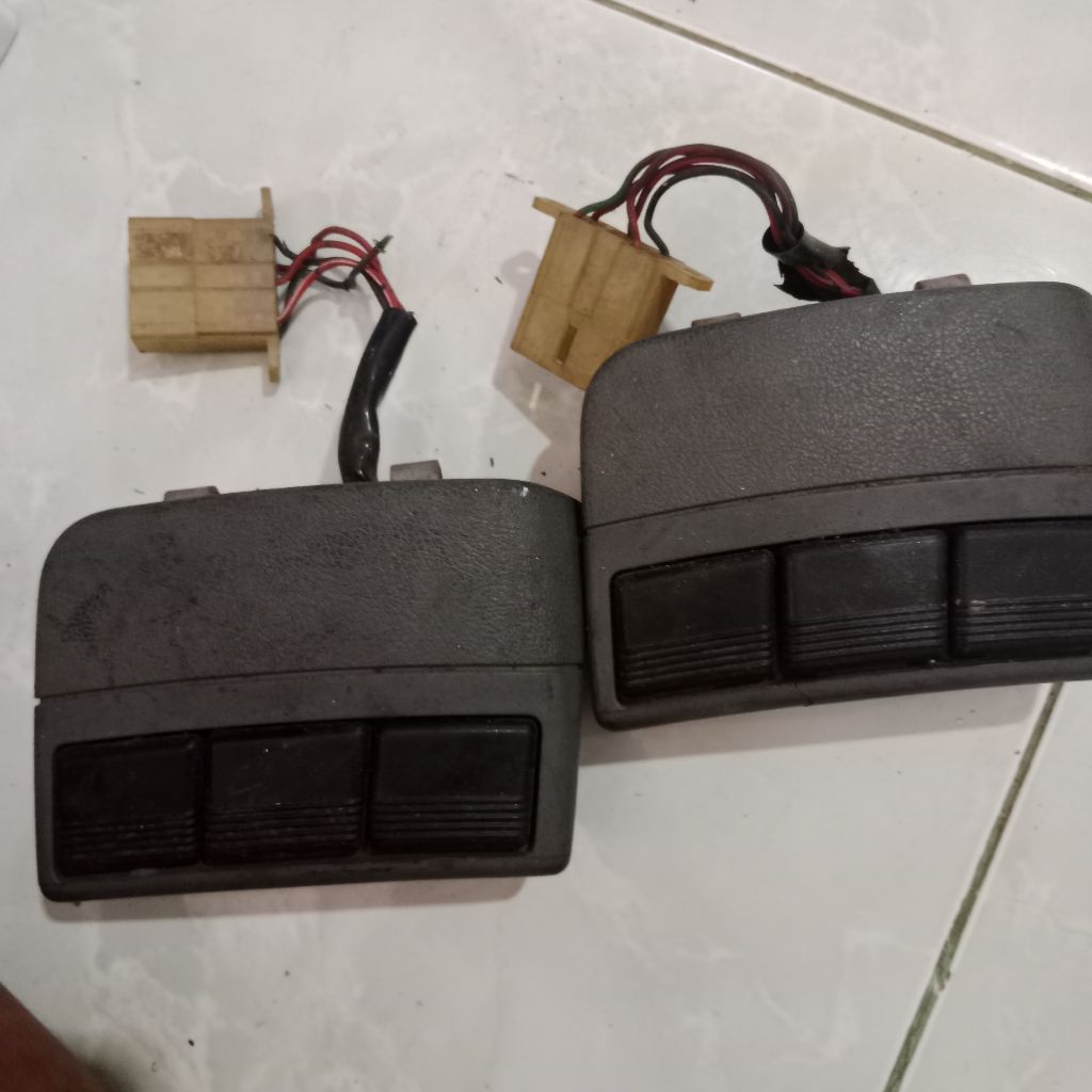 saklar dan modul power window mobil bekas sesuai foto