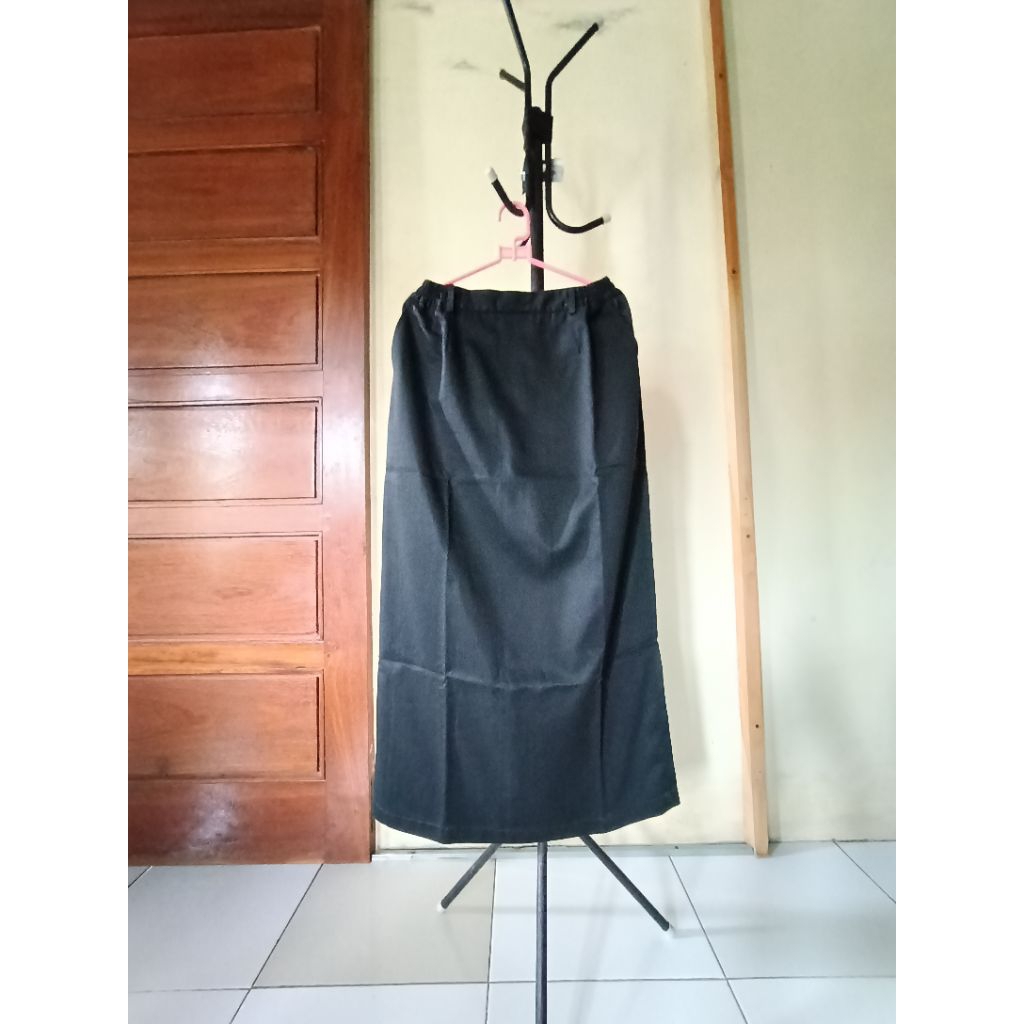 Preloved rok hitam Span