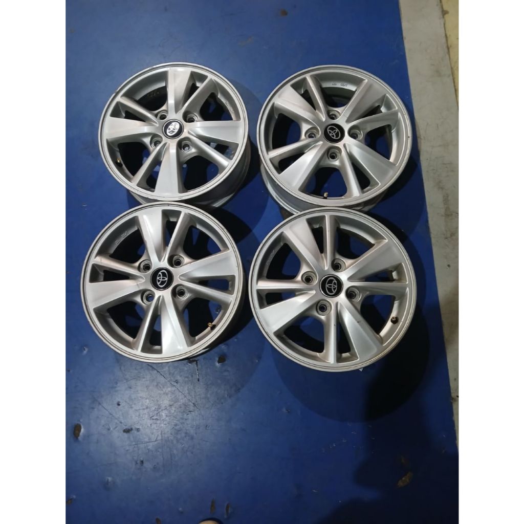 PELEK ORIGINAL BEKAS MOBIL AVANZA VELOZ MURAH RING 15 LEBAR 5,5 INCH PCD 4 X 114,3 ET45 SILVER COCOK