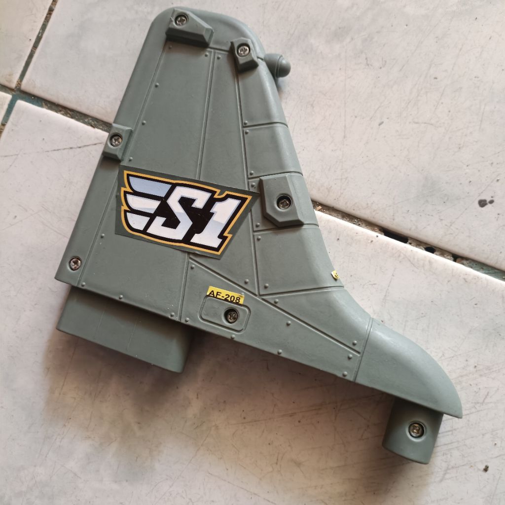 sayap ekor mainan sentinel chap mei