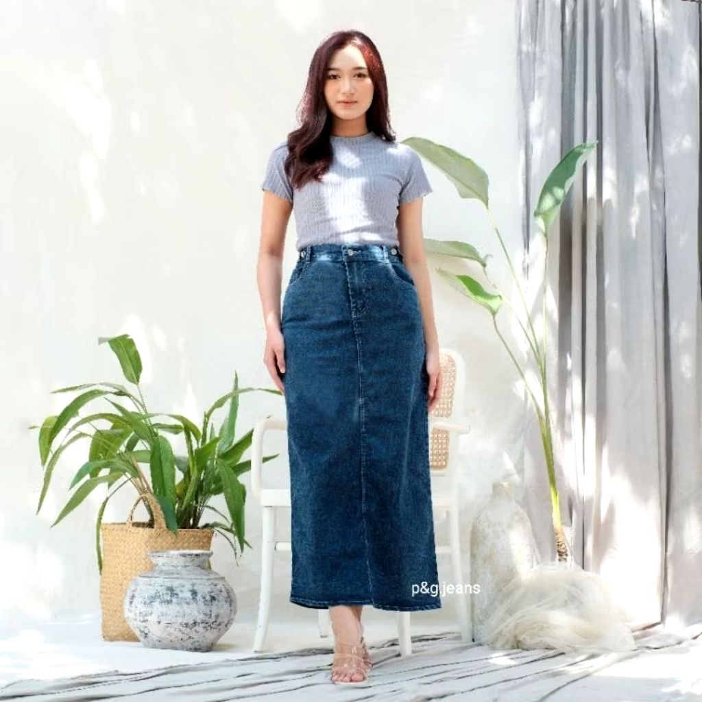 Preloved rok jeans warna biru navy, rok jeans, preloved skirt jeans