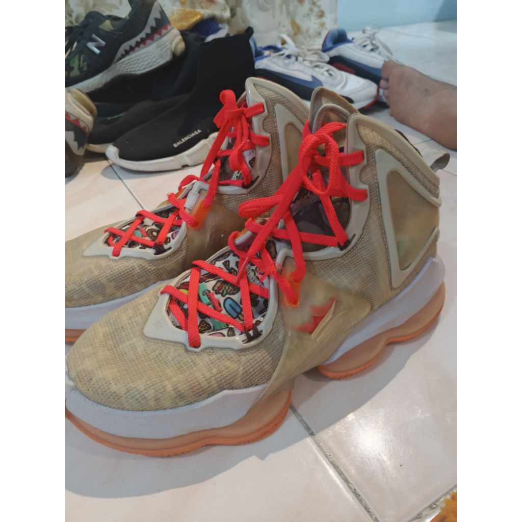 NIKE SEPATU LEBRON 19