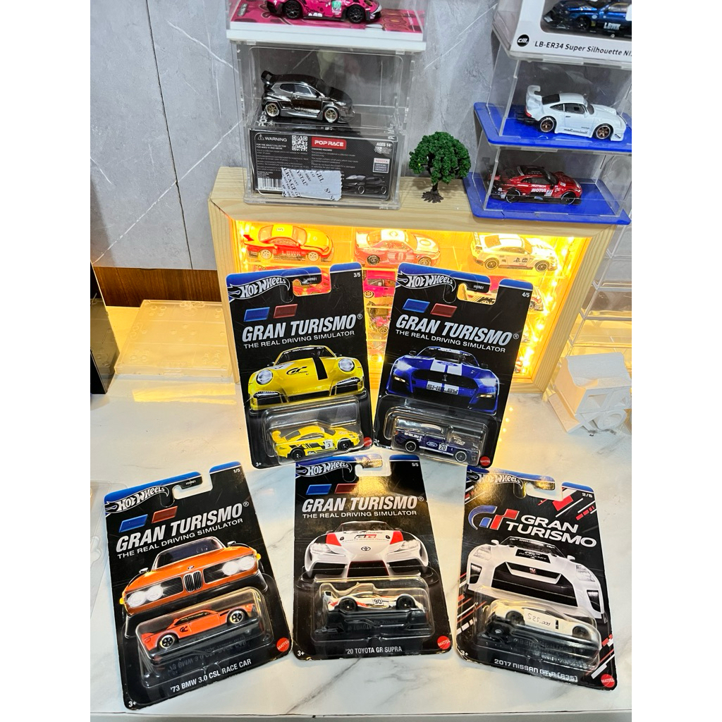 1set (isi 5 ) mainan hotwheels gran turismon the real driving simulator   Series  1. Porsche 911 gt3