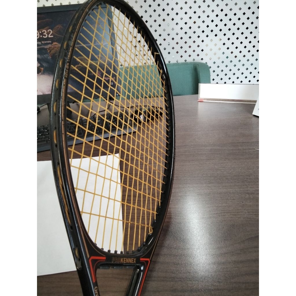 Dijual Raket Tennis vintage merek Pro Kennex Original Kondisi masih mulus sedikit goresan, tidak ada