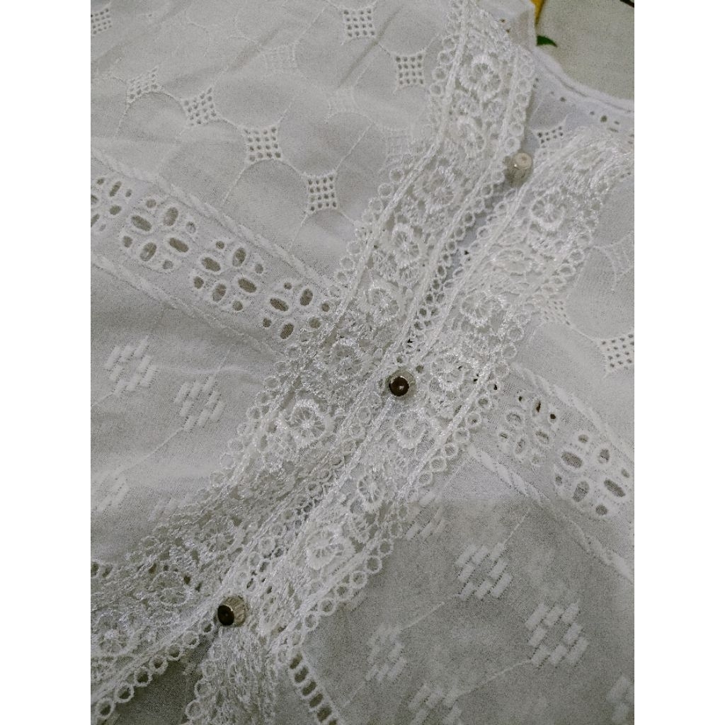 Outer Vest Brokat Putih