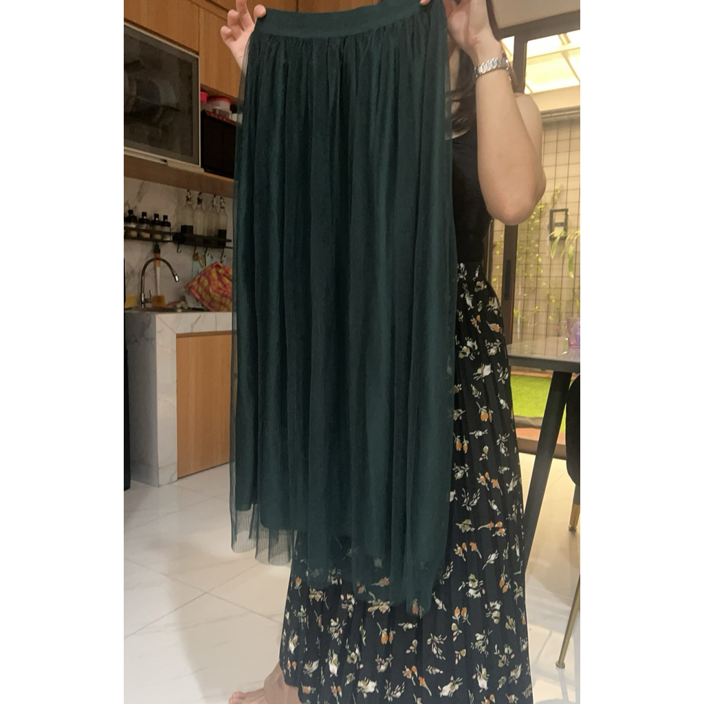 Rok Tile warna hijau botol