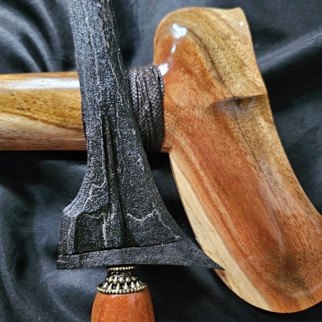 Keris Jalak Sangu Tumpeng Pamor Banyu Mili