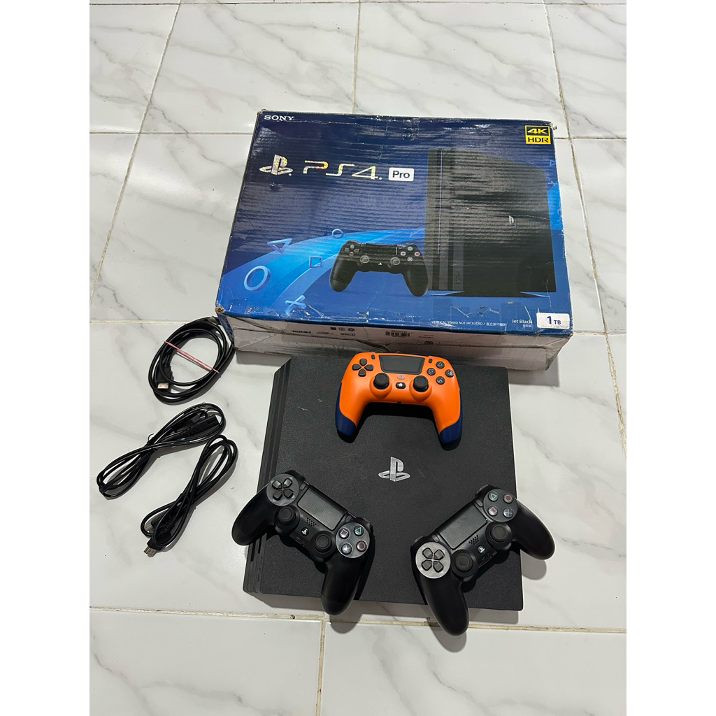 PS 4 PRO ORI 1 TB, LIKE NEW FULLSET SIAP MAIN + FREE AKUN FULL GAME