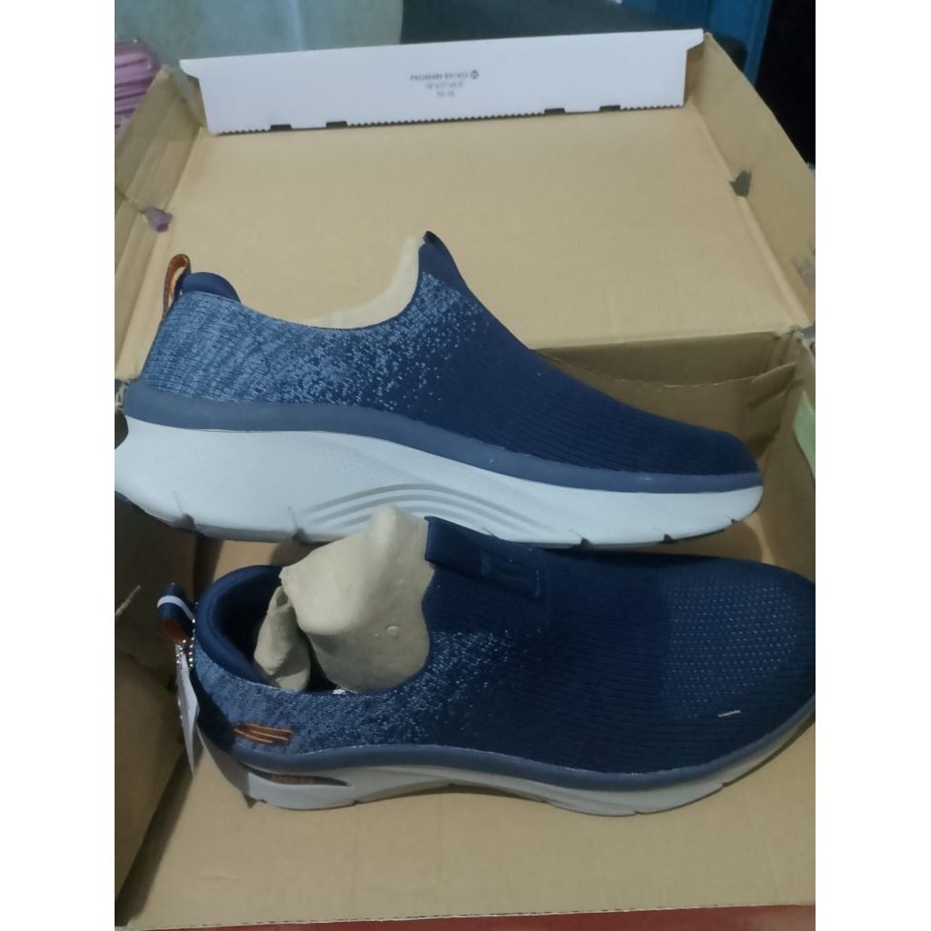 sepatu slip on big size pria skechers arch fit d'lux size 45,5