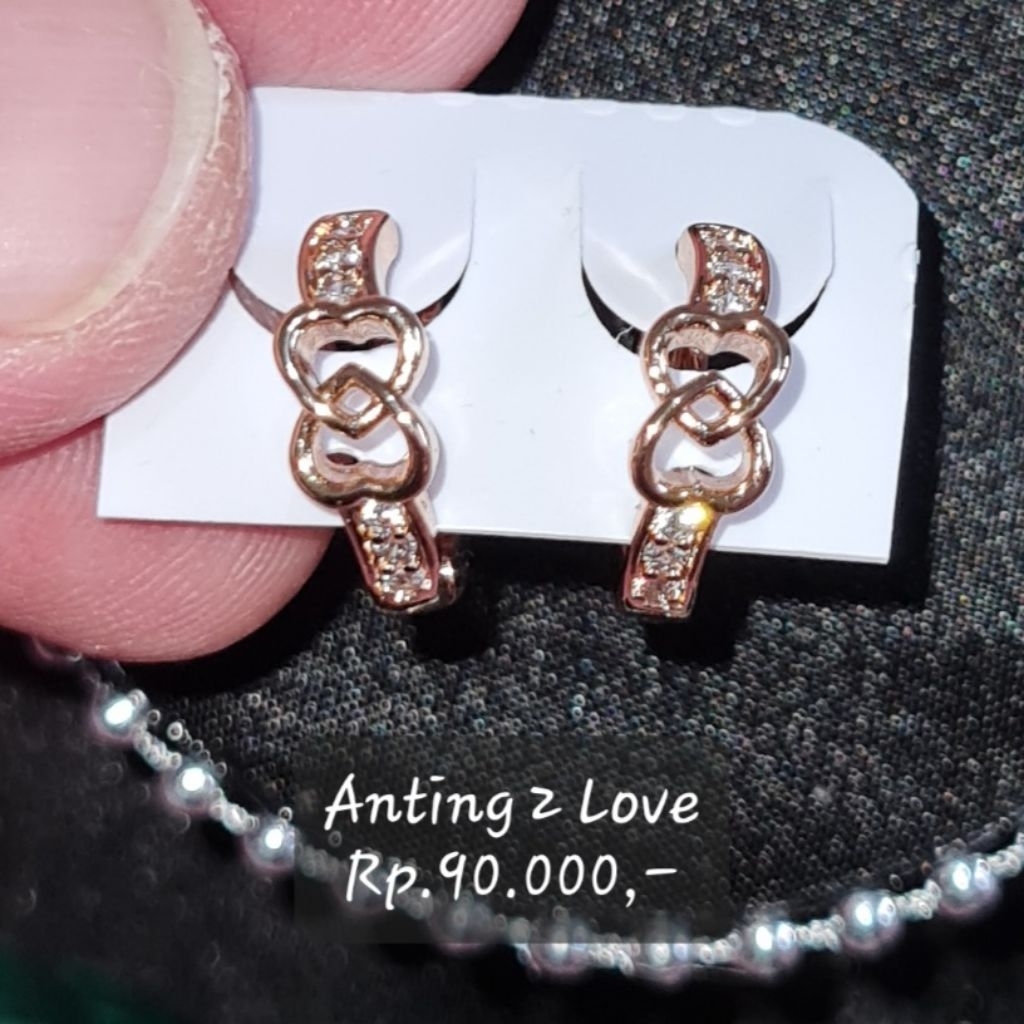 Anting 2 Love berbahan titanium, stainless steel, perak