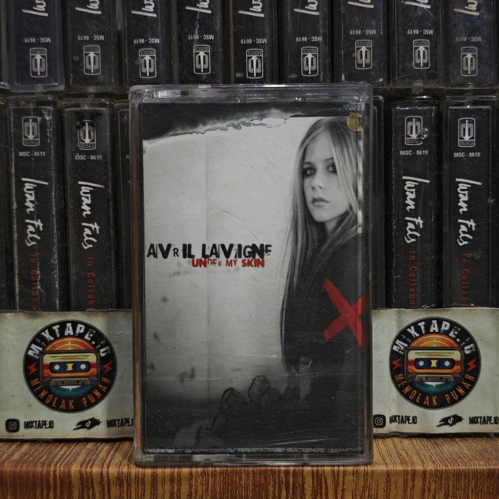 Kaset - Avril Lavigne - Under My Skin - Kaset Pita - Radio Tape - Radio - Pemutar Kaset - Retro - Cl