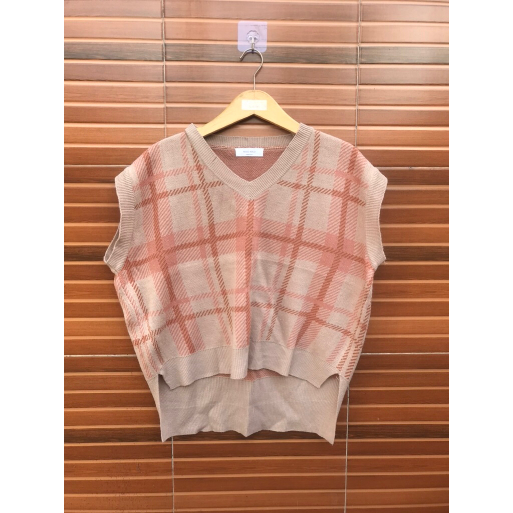 Vest rompi rajut motif kotak kotak peach XL LD 120 cm