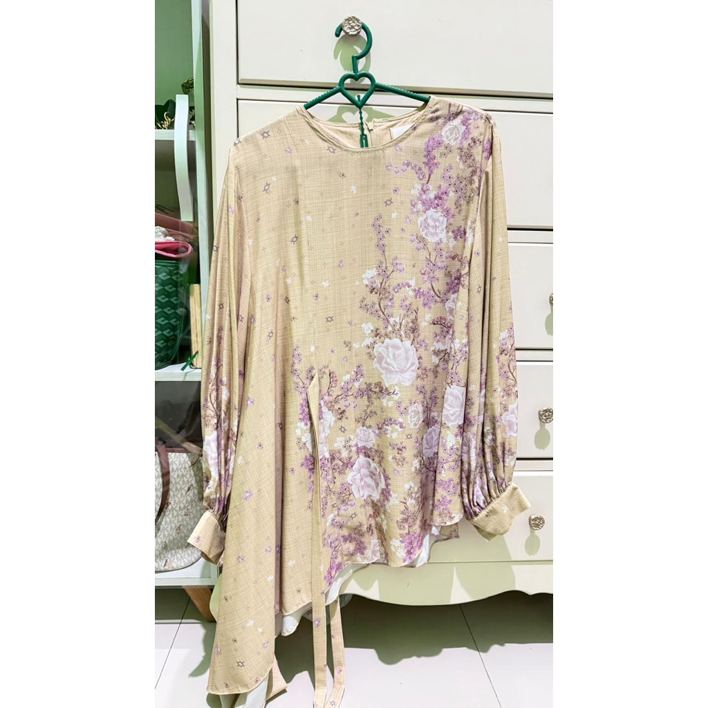 Preloved Mazaya Series Wearing Klamby Size L