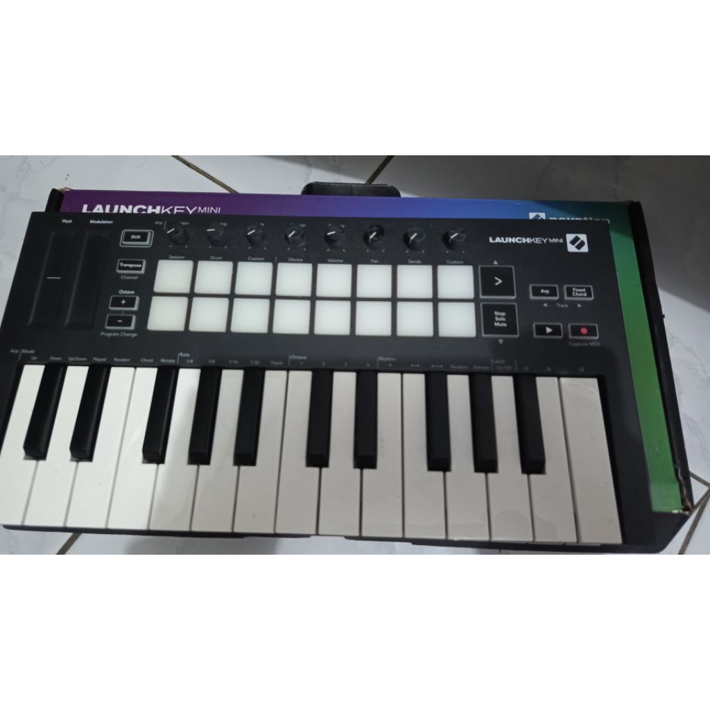 Novation Launchkey Mini Mk3 Midi Controller Bekas
