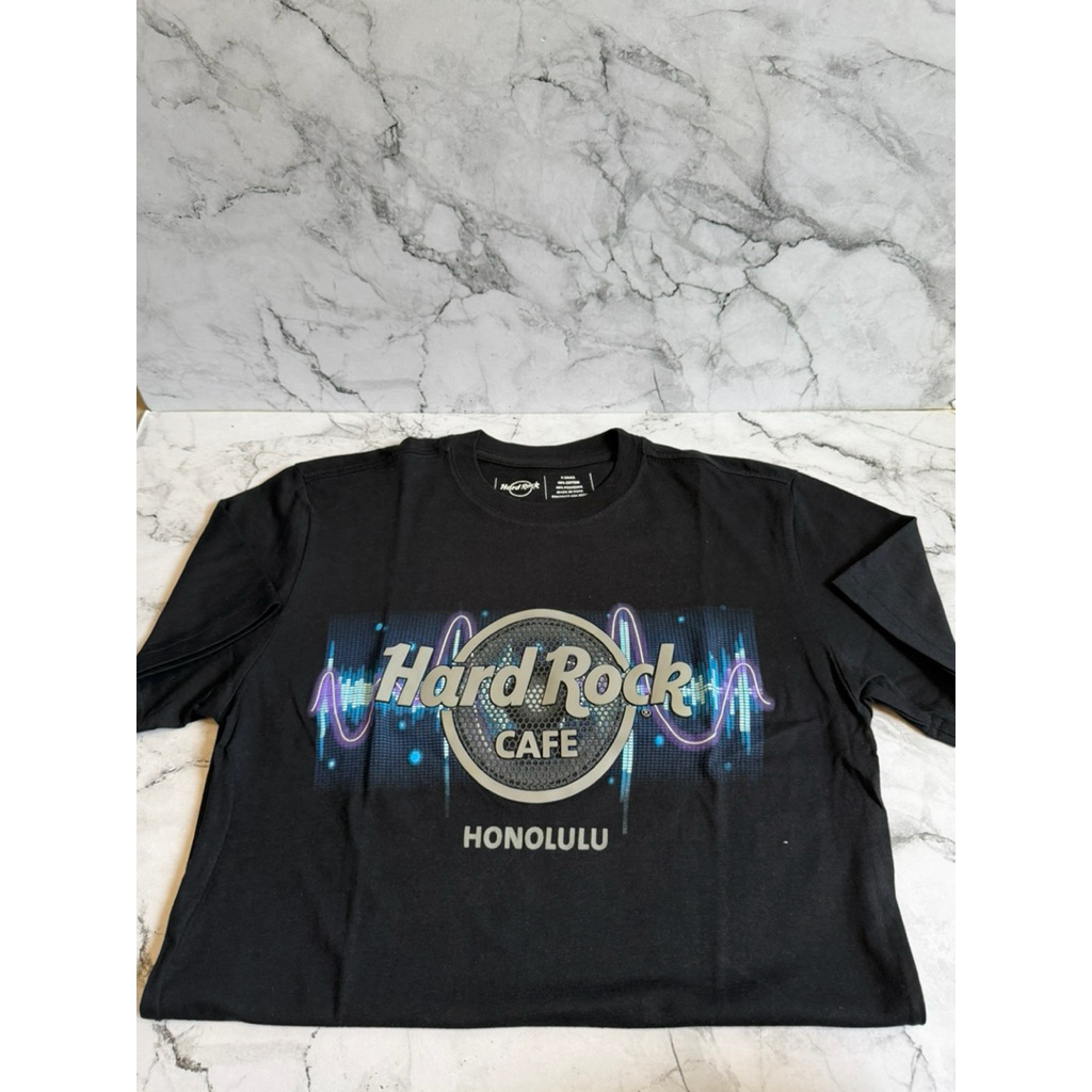 Black Hard Rock Cafe Honolulu "Sound Wave" logo T-shirt.(Preloved)