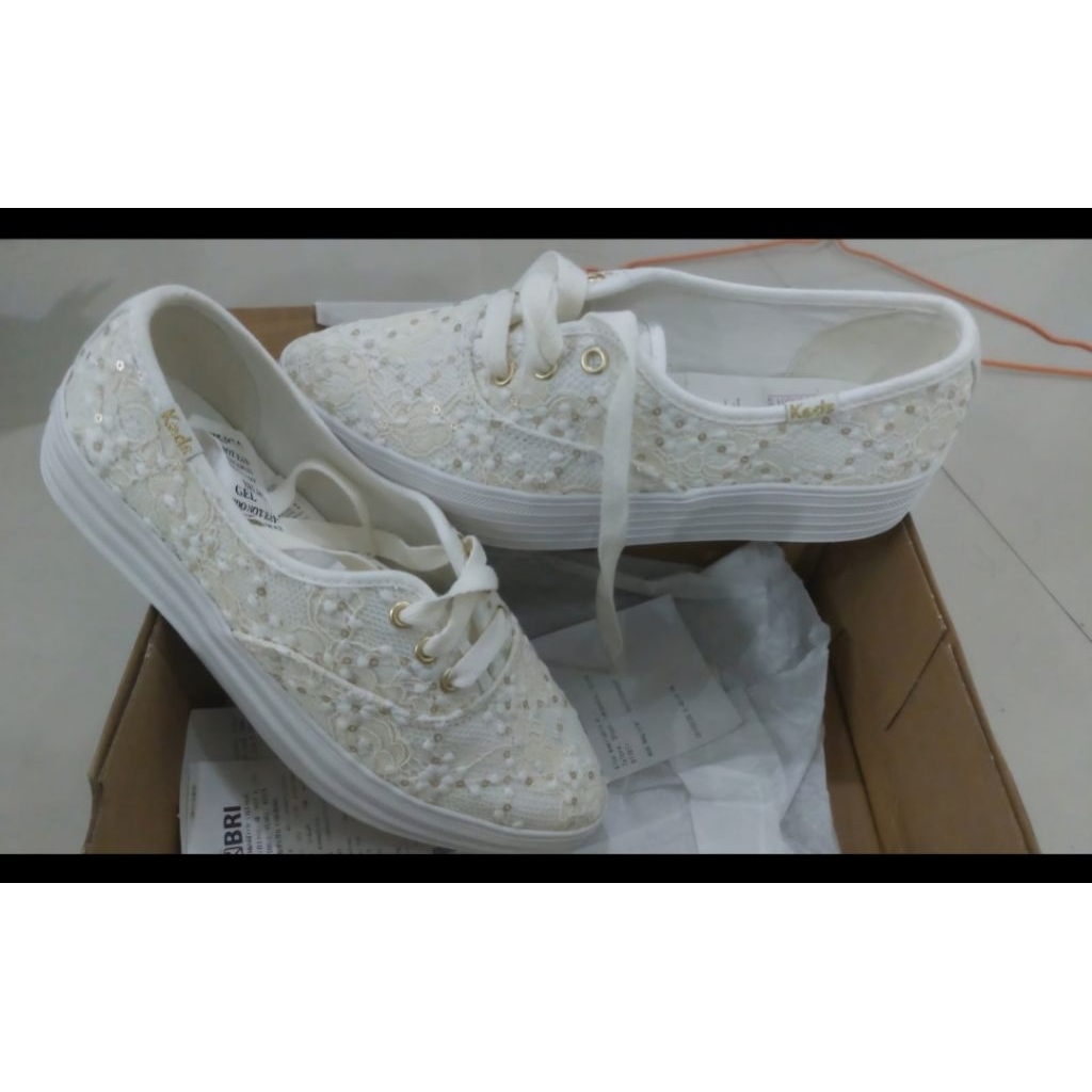Sepatu wanita Keds
