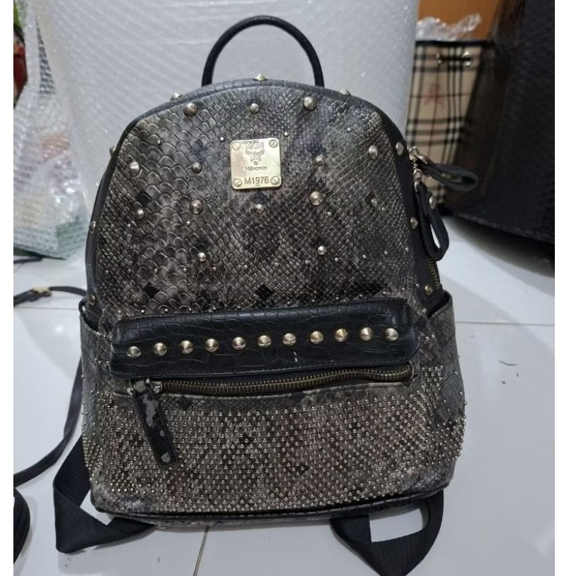 tas kulit ransel mcm 28x32cm sedikit minus