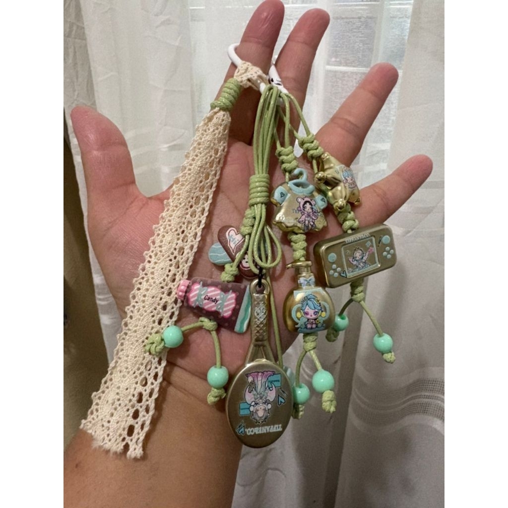 Gantungan tas/tumbler/kunci tali korea & akrilik beads per tema karakter (skulpanda,molly, betty boo