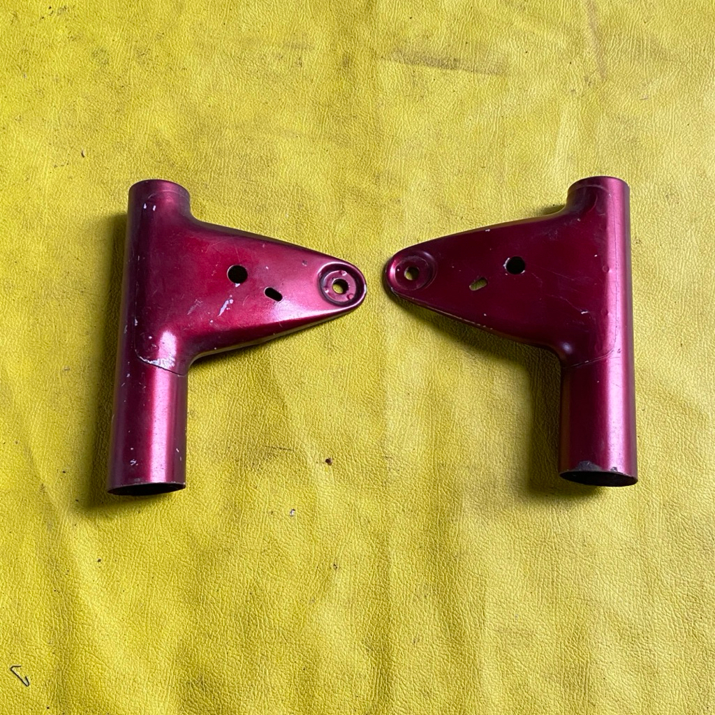 brecket kupingan lampu depan headlamp Suzuki a100