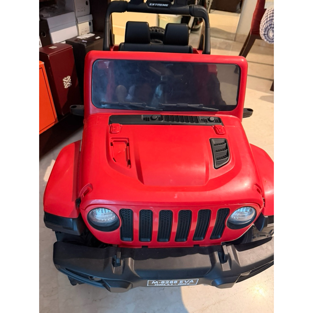 Mainan mobil anak bekas