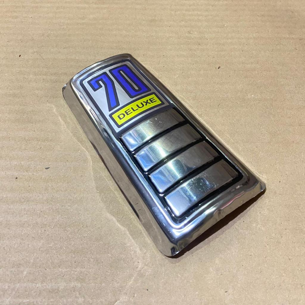 Emblem Panel Honda C70 Deluxe 70 | Aksesoris Motor Klasik Original Look