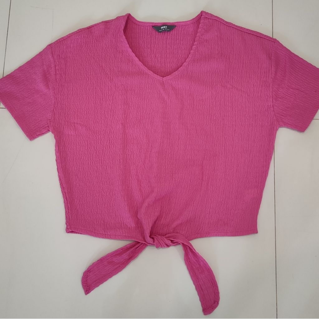 Preloved.Tshirt VNeck pink merk Max