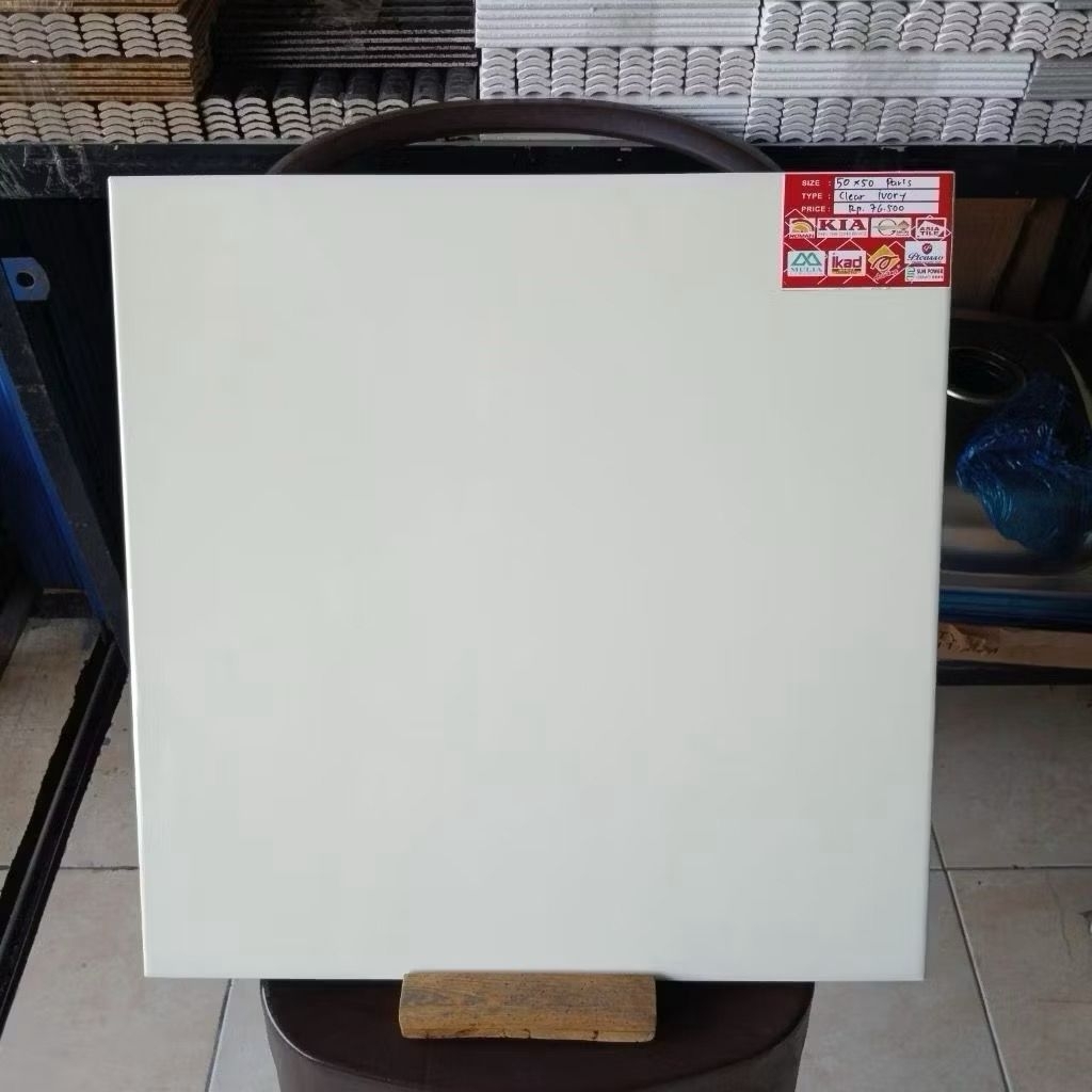 KERAMIK LANTAI 50X50 CREAM POLOS | GLOSSY | PARIS