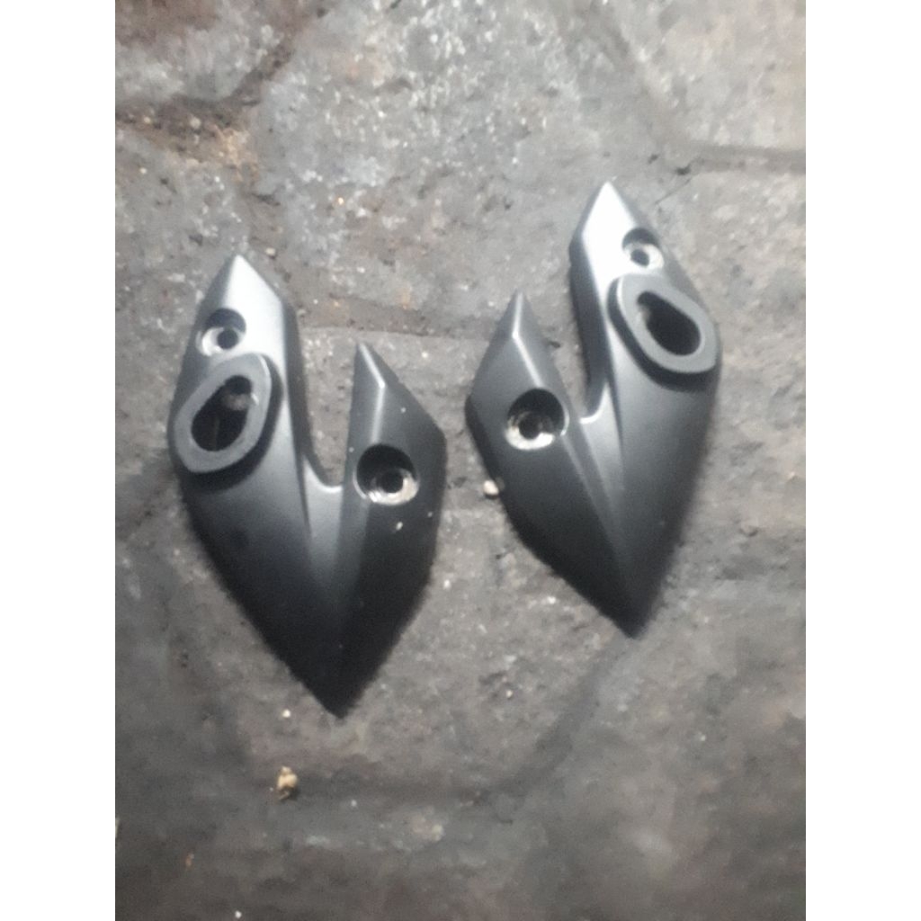 Kupingan dudukan kanan kiri sein/reteng  depan vixion old ori copotan