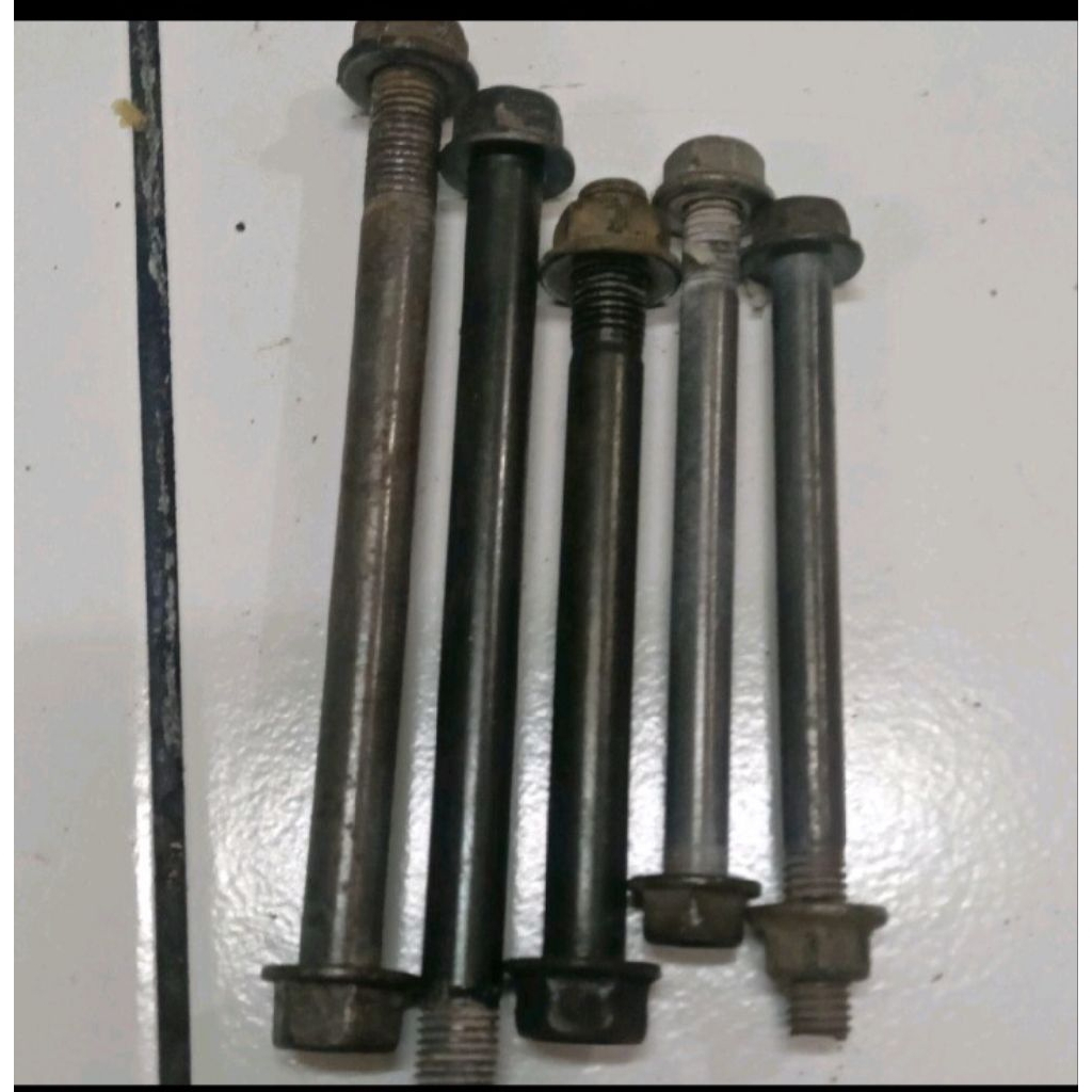 baut baud dan mur dudukan mesin Kawasaki zx130 zx 130 ori bekas