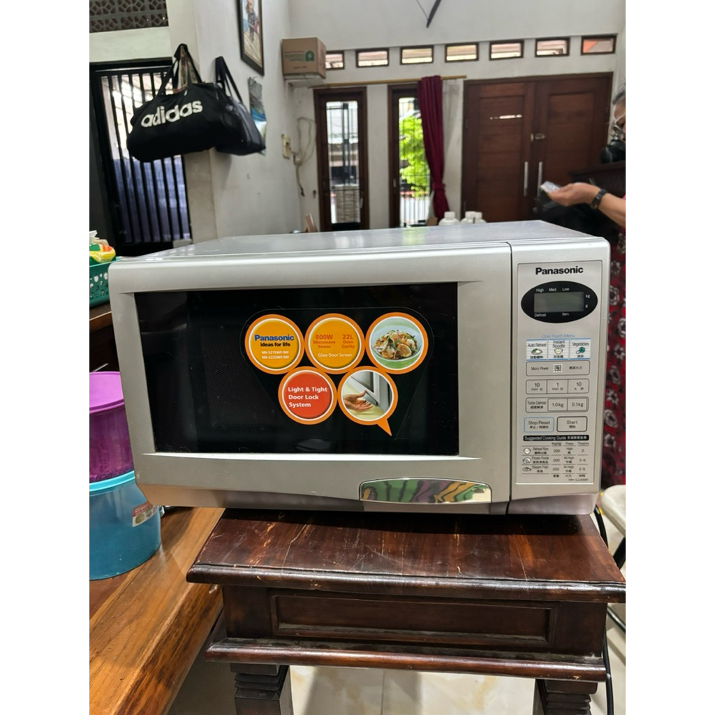 Panasonic Microwave Oven NN-S235MF