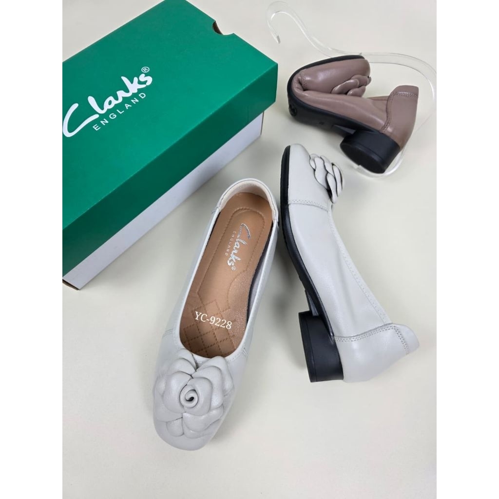 Clarks Heels 3cm YC-9228 Sepatu Kerja Wanita Empuk Sol Lembut-Sepatu Clarks Wanita Motif Bunga Hak R