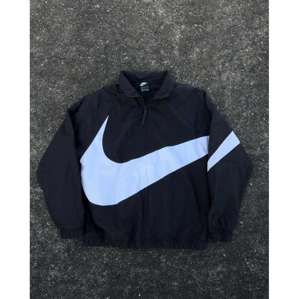 NIKE BIG SWOOSH WINDBREAKER