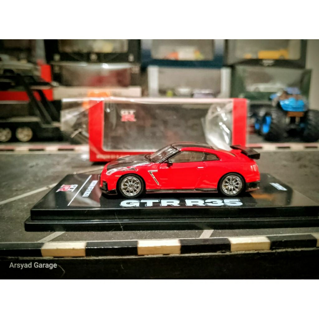 Diecast Inno64 Nissan Skyline GTR R35 Nismo Red