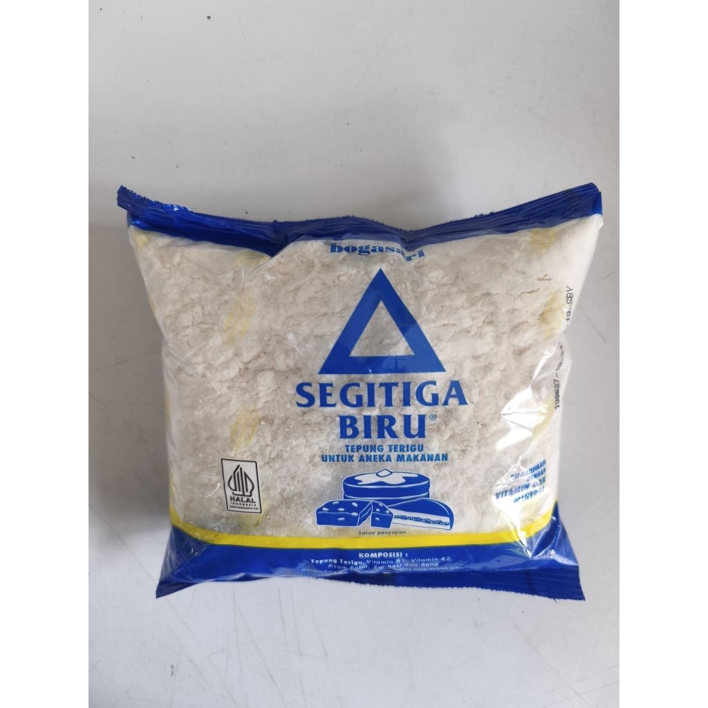 Tepung Terigu Segitiga Biru Cakra Kembar Kunci Biru 500 gr - 1kg - Serbaguna, Berkualitas, Mudah Dis