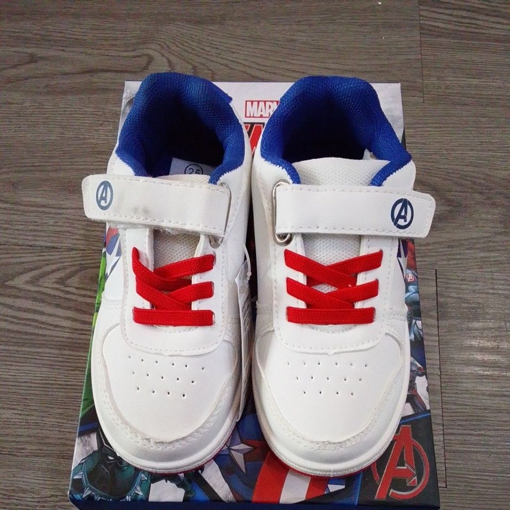 Sepatu Marvel Avengers AV2001330WHR